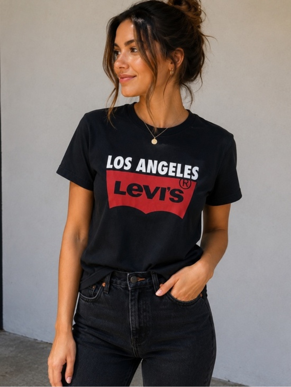 Levi’s Los Angeles Batwing Logo Black Graphic T-Shirt Size M